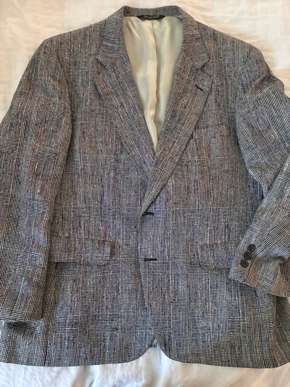 Vintage Men's 100% Silk Gray Plaid Blazer - Classic Tailored Jacket